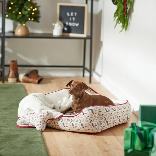 Frisco Holiberry Dog & Cat Bed & Gift Set 3 Frisco Holiberry Dog & Cat Bed & Gift Set